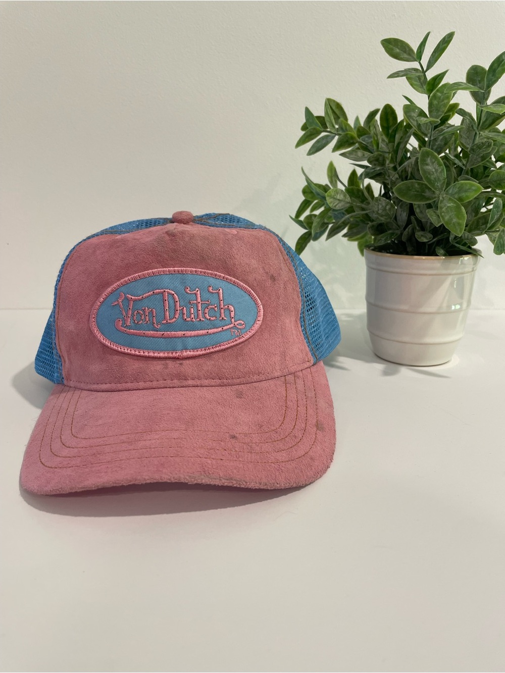 NWOT. Von Dutch Pink and Blue trucker suede hat. Y2k find